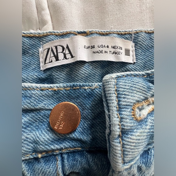 ZARA high rise distressed ankle jeans - Picture 3 of 3